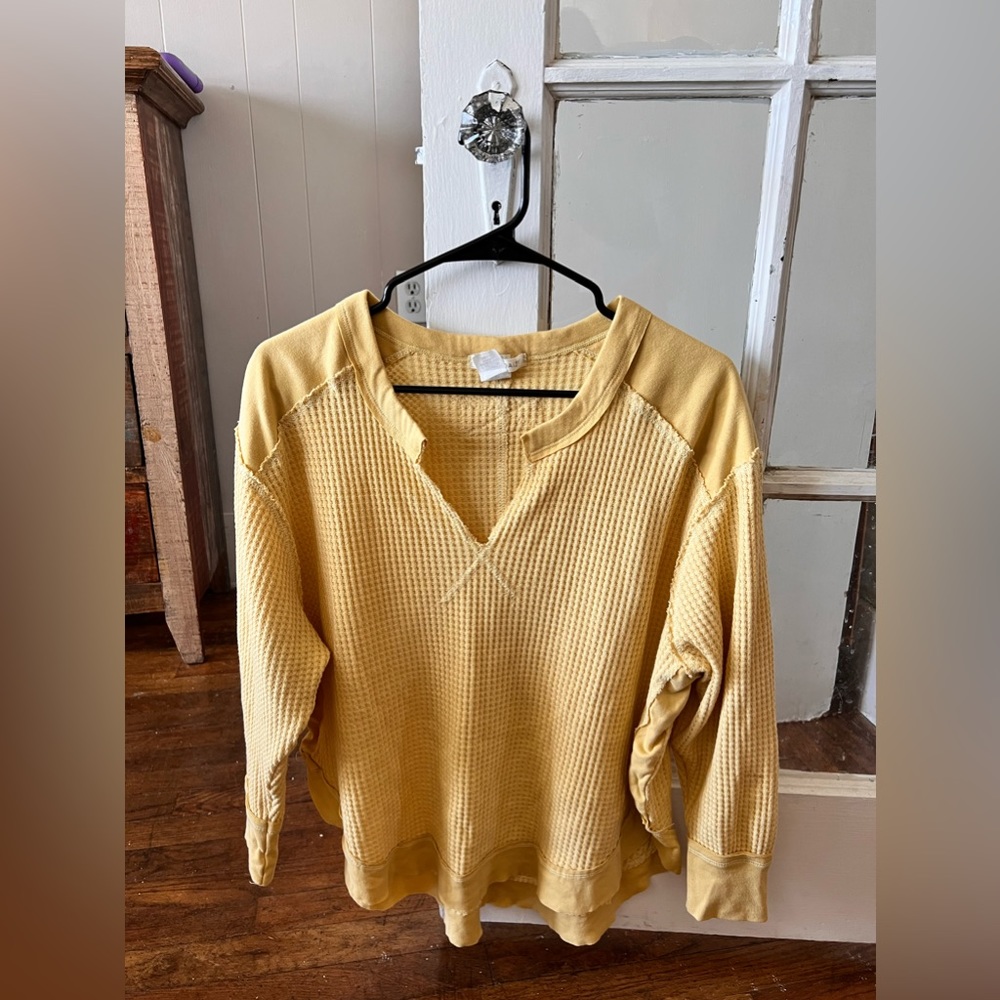 Urban Daisy oversized waffle style top, size small